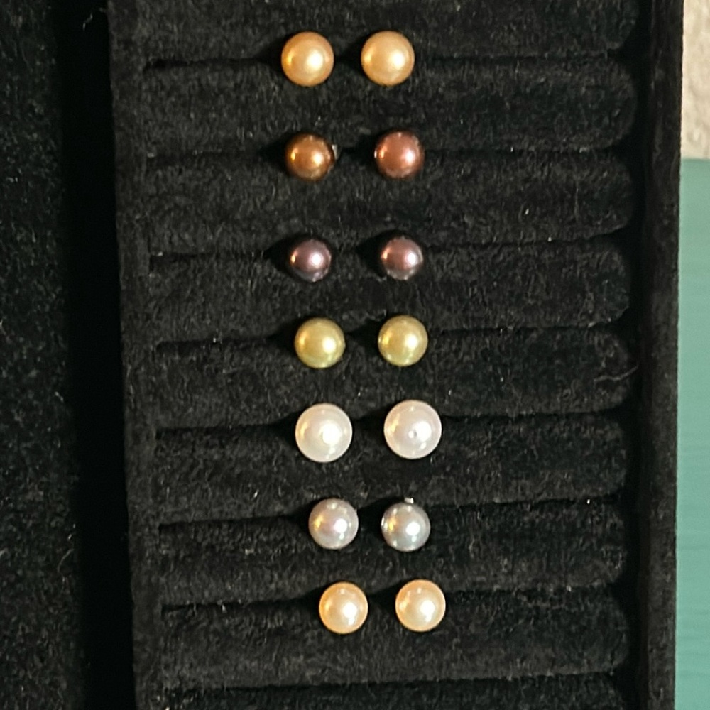 7 Pairs Cultured Freshwater Natural and Dyed Pearl Round Stud Earring Set - Picture 1 of 4